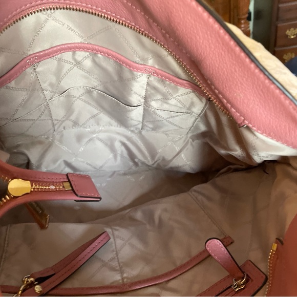 ***SOLD***Michael Kors Evie large pebble shoulder bag Soft Rose ~ NWOT - Picture 6 of 8